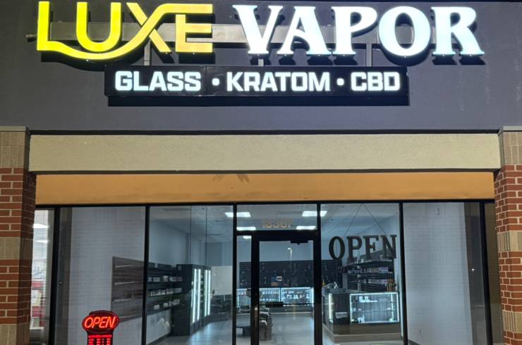 vape shops chesterfield Luxe Vapor Offers Glass Pipes in Chesterfield, MO 63017